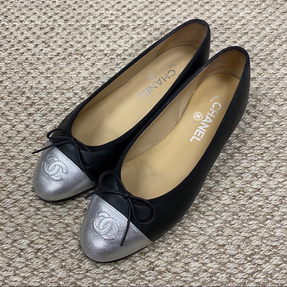 SOLD Authentic Chanel black and silver ballet flats - Picture 1 of 12